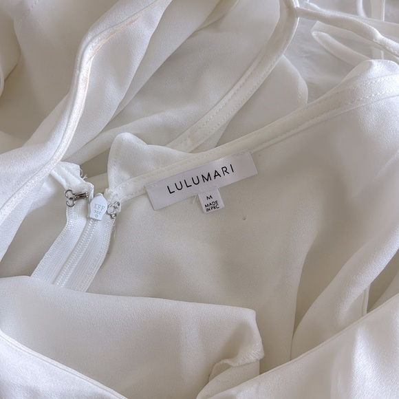 Elegant White Ruffle Top - Picture 4 of 5